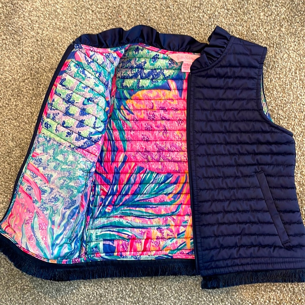 Girls size 6/7 Lily Vest Navy - never wore it so it’s in MINT condition.